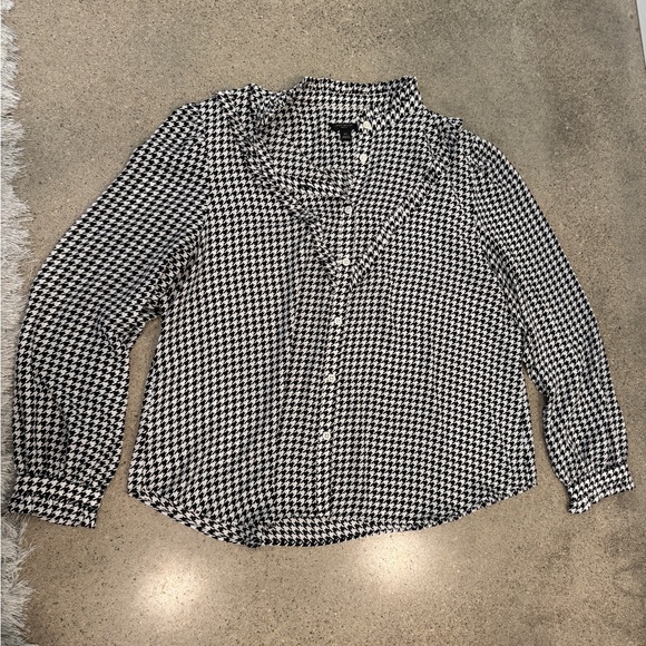 Ann Taylor Black & White Houndstooth Ruffle-Front Button Down in XL Petite - Picture 3 of 7